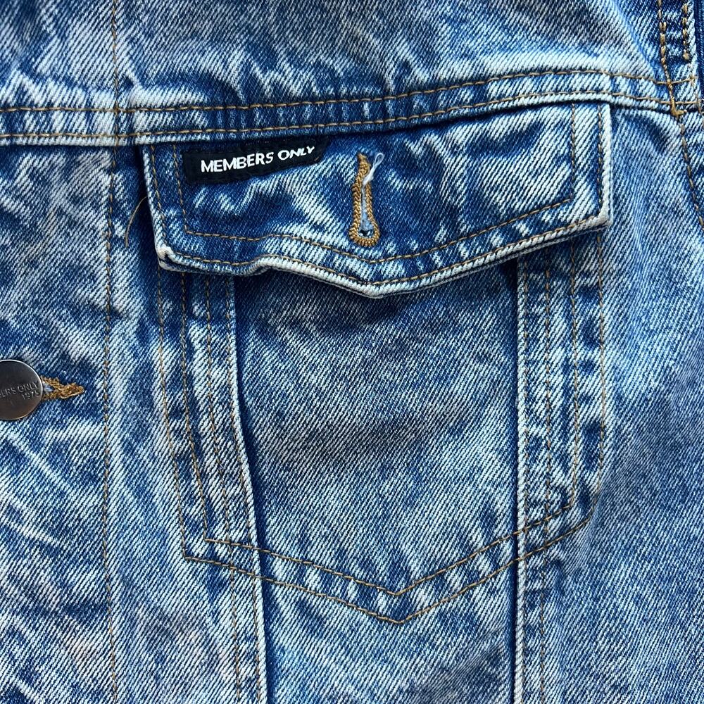 Members Only x Looney Tunes Acid Wash Denim Jacket Size Medium - Picture 4 of 10